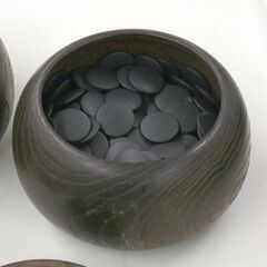 H 碁石 蛤白石 195個 那智黒石 178個 厚さ4～5mm位 栗碁笥付き 産地不明 札幌市 清田区 平岡の画像