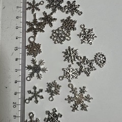 雪の結晶型メタルチャーム 21個の画像