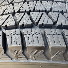 スタッドレスタイヤ　215/70R 16の画像