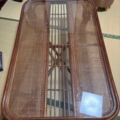 【無料❗️早い者勝ち‼️】藤ガラステーブル
の画像