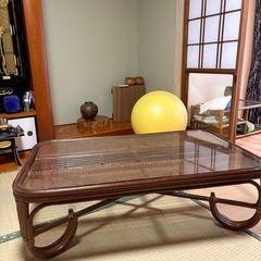 【無料❗️早い者勝ち‼️】藤ガラステーブル
の画像