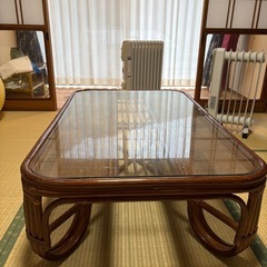 【無料❗️早い者勝ち‼️】藤ガラステーブル
の画像