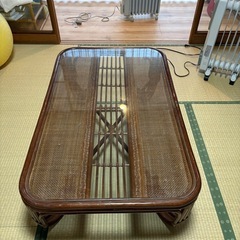 【無料❗️早い者勝ち‼️】藤ガラステーブル
の画像