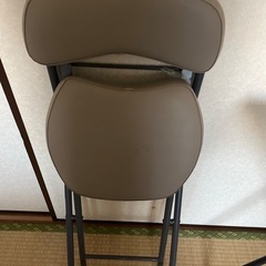 折りたたみテーブル、椅子の画像