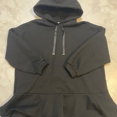 定価7000円 Cheri フード付きトレーナー⭐の画像