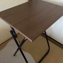 折りたたみテーブル、椅子の画像