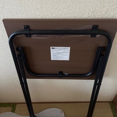 折りたたみテーブル、椅子の画像