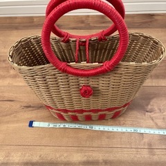 ハンドメイド　カゴ(赤)の画像