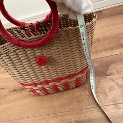 ハンドメイド　カゴ(赤)の画像