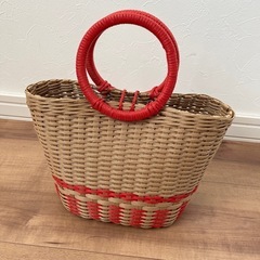 ハンドメイド　カゴ(赤)の画像