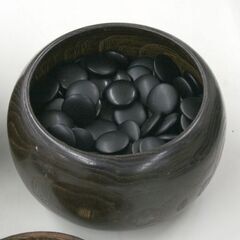 I 碁石 ガラス製 白石 164個 黒石 169個 厚さ6～8mm位 栗碁笥付き 産地不明 札幌市 清田区 平岡の画像