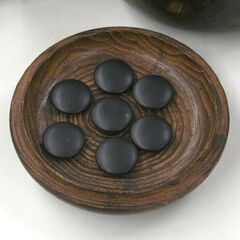 I 碁石 ガラス製 白石 164個 黒石 169個 厚さ6～8mm位 栗碁笥付き 産地不明 札幌市 清田区 平岡の画像