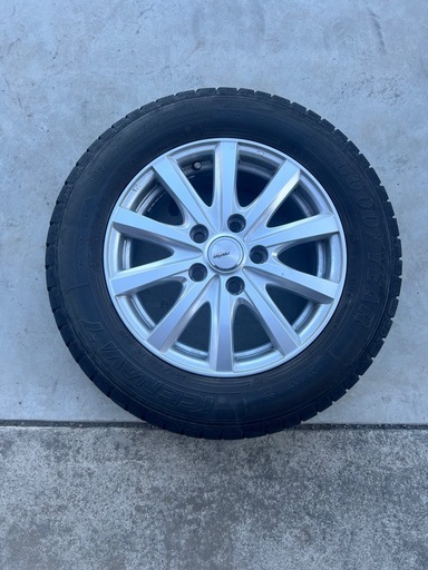 履き替え無料中古スタッドレスタイヤ195/65R15 91Q