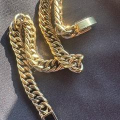 ゴールド色、ステンレス喜平ブレスレットの画像