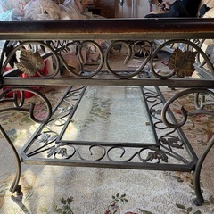 アンティークガラステーブルの画像