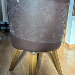 椅子（ヨゴレとキズあり）の画像