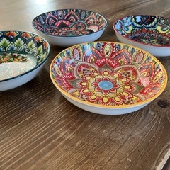 《４個セット》エスニック柄の小さめの浅い鉢(深い皿)の画像