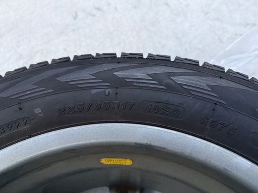 【美品】ヨコハマタイヤ（アイスガード）スタッドレス　ホイールナットセット  225/65R17
