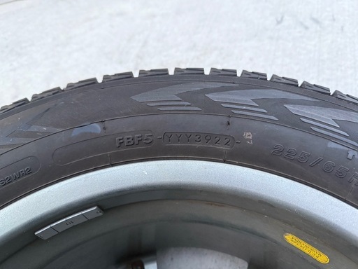 【美品】ヨコハマタイヤ（アイスガード）スタッドレス　ホイールナットセット  225/65R17
