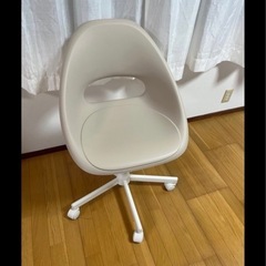 IKEA 可動式チェアの画像