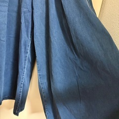 ZARA、新品パンツの画像