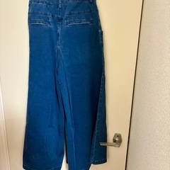 ZARA、新品パンツの画像