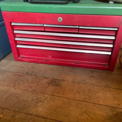 車の工具入れ箱