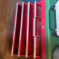 車の工具入れ箱
の画像