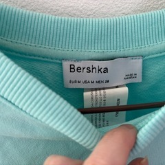 Bershkaトップスの画像