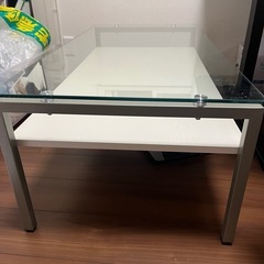 ガラステーブルの画像