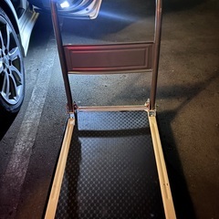 折りたたみ可能な台車の画像