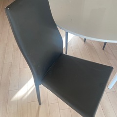 ダイニング丸テーブル椅子4脚セットの画像