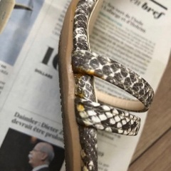 Reflect　パイソン(ヘビ柄)サンダルの画像