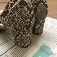 Reflect　パイソン(ヘビ柄)サンダルの画像
