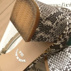 Reflect　パイソン(ヘビ柄)サンダルの画像