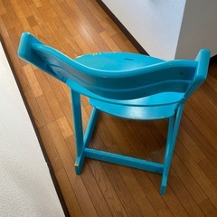 ベビーチェア 青の画像