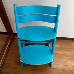 ベビーチェア 青の画像