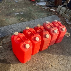 ポリ缶全部と缶コーヒーと交換しませんか？の画像