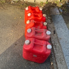 ポリ缶全部と缶コーヒーと交換しませんか？の画像