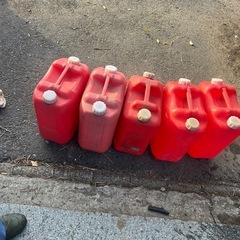 ポリ缶全部と缶コーヒーと交換しませんか？の画像