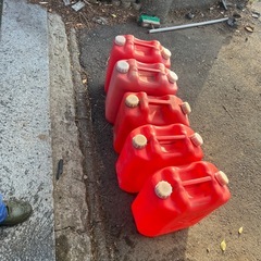 ポリ缶全部と缶コーヒーと交換しませんか？の画像