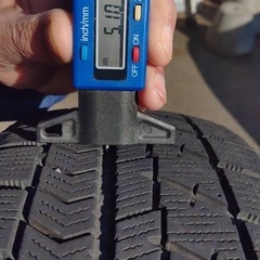 スタッドレスタイヤ（ホイール付き）の画像