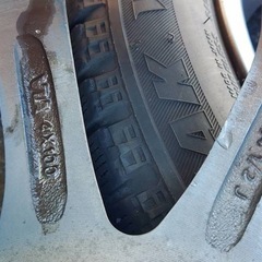 スタッドレスタイヤ（ホイール付き）の画像