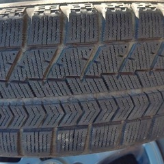 スタッドレスタイヤ（ホイール付き）の画像