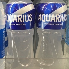 アクエリアス 500ml １本 ・ うまい棒 コンポタ・チーズ味 各１つ  ・ わさびのり太郎 １枚 ・AGF marim クリーミングパウダー 3g １つ  ・ 清涼菓子 ミックスミンツ・ヨーグルトラムネ・レモンラムネ味 3g 各１つ ・ 準チョコレート菓子 3g １つの画像