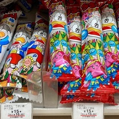 アクエリアス 500ml １本 ・ うまい棒 コンポタ・チーズ味 各１つ  ・ わさびのり太郎 １枚 ・AGF marim クリーミングパウダー 3g １つ  ・ 清涼菓子 ミックスミンツ・ヨーグルトラムネ・レモンラムネ味 3g 各１つ ・ 準チョコレート菓子 3g １つの画像