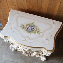 664)ロココ調のチェスト アンティーク調 バラ 薔薇 猫脚 姫系の画像