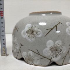 美濃焼 康峰作 寅子鉢 盛り鉢 輪花鉢 梅文 和食器 陶器 作家物 共箱あり  茶道具 懐石 料亭 旅館 収納鉢 飾り鉢 インテリア　251216-13Aの画像