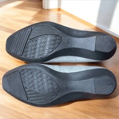 新品未使用品 大人のくつろぎ美パンプス シルバー 22.5cm スクエアトゥ ローヒールの画像