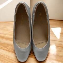 新品未使用品 大人のくつろぎ美パンプス シルバー 22.5cm スクエアトゥ ローヒールの画像
